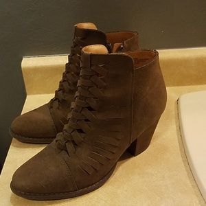Casual boots